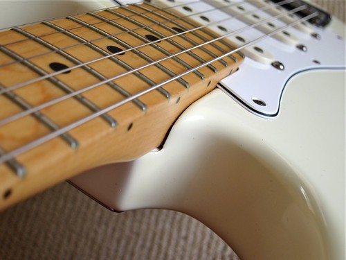 Fender bolt-on neck joint showing gap at the heel pocket